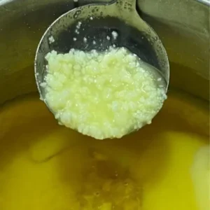 طرز تهیه روغن زرد خانگی از کره؛ 10 روش سنتی و نکات مهم 3 طرز تهیه روغن زرد خانگی