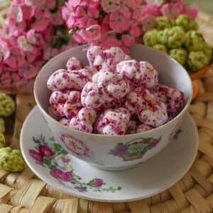 نقل گردوی گل محمدی 1000 گرمی 7 نقل گردوی گل محمدی 1000 گرمی