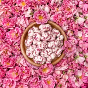 نقل گردوی گل محمدی 1000 گرمی 6 نقل گردوی گل محمدی 1000 گرمی