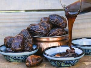 شیره خرما+دو دهم زعفران هدیه