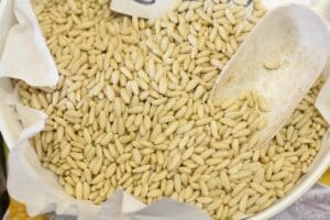 مغز تخمه چلغوزه (صنوبر)1کیلویی 3 روش های استفاده از چلغوزه در آشپزی