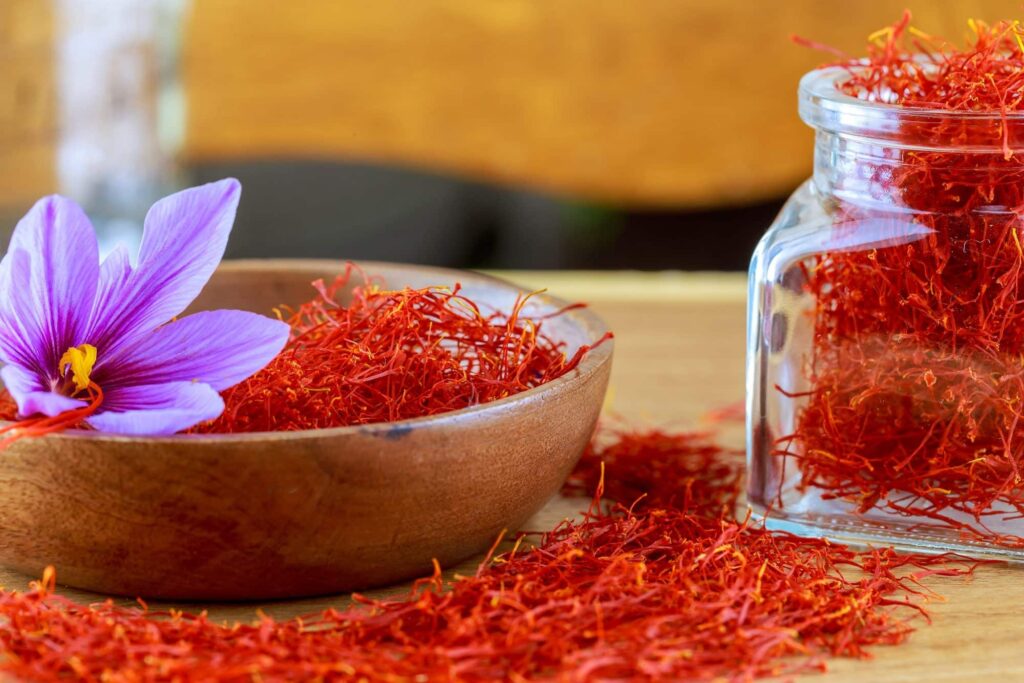 خواص زعفران برای مردان 1| بررسی علمی فواید زعفران برای سلامت آقایان 4 خواص زعفران برای مردان