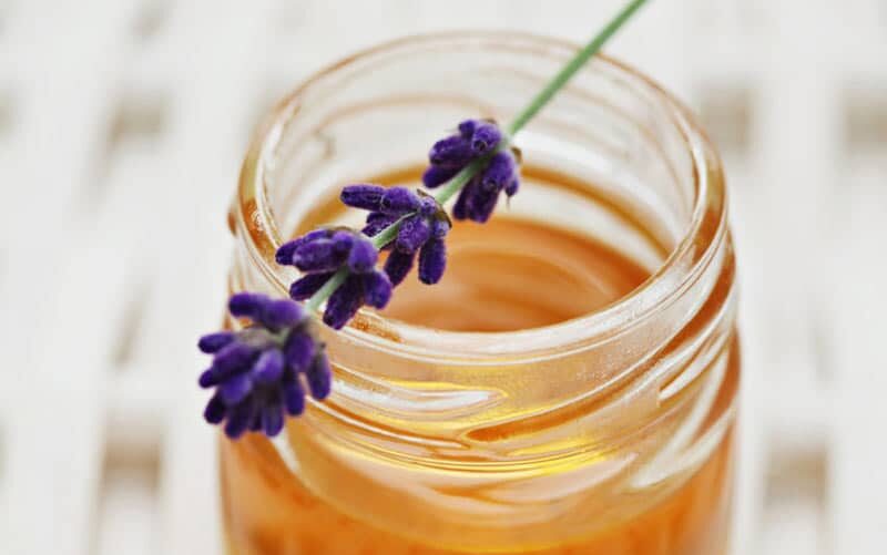 عسل گیاهان اسطوخدوس (ارامش بخش) 100 درصد ضمانتی 4 عسل گیاهان اسطوخدوس (ارامش بخش) 100 درصد ضمانتی
